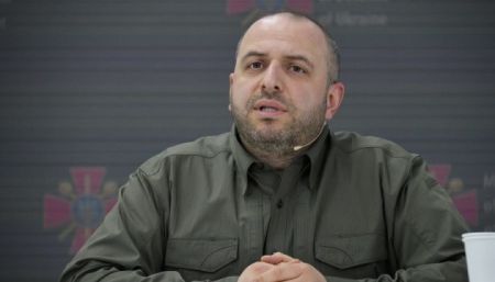 “Турецький двір, а не Міноборони”: на активістів накинулися після статті про Умєрова