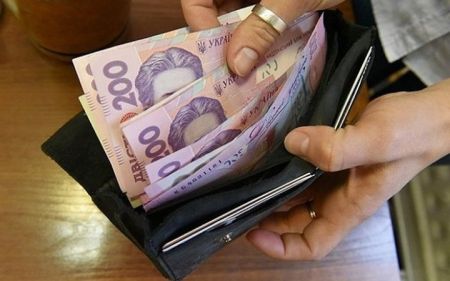 Вистачить лише на хліб та воду: українцям показали, якою буде мінімалка у 2025 році