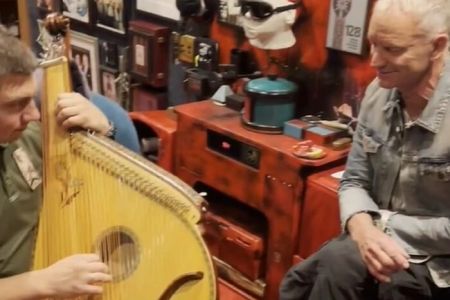 Стінг виконав свій культовий хіт під бандуру українського військового