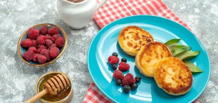 Ідеальний рецепт сирників на сніданок: точні пропорції і покрокова інструкція