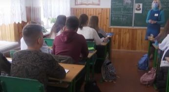 На вчителів грошей немає: педагогів пропонують замінити, що чекає дітей у школах