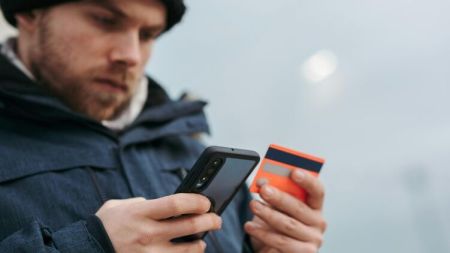 Українські банки зменшать ліміти на перекази до 50-150 тисяч гривень на місяць