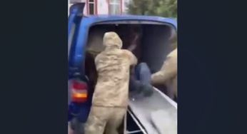 На Волині воєнкоми привезли побитого мобілізованого до буса на каталці швидкої допомоги