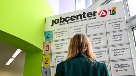 Ринок праці в Німеччині та масові звільнення: що чекає українських біженців у 2025