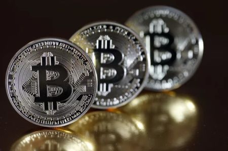 Депутати та держдіячі виводять мільярди з країни в криптовалюту: все мало