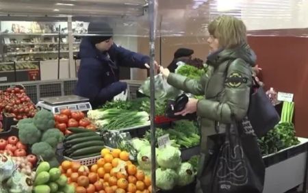 В Україні різко подорожчали овочі та фрукти: у скільки обійдуться новорічні свята