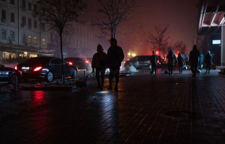 Українцям доведеться жити з графіками відключень світла щонайменше до весни, – Міненерго