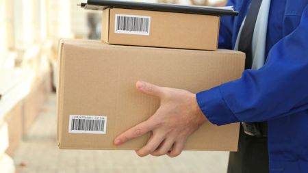 Нардепи пропонують брати податки навіть з посилок від родичів