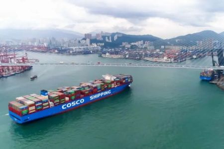 США внесли до «чорного списку» найбільшу судноплавну компанію Китаю