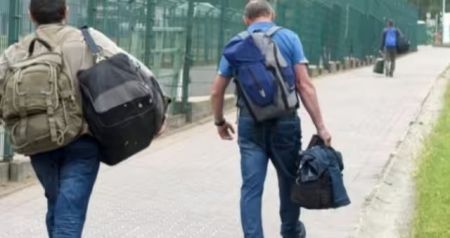 У Європі розробляють програми, які допоможуть українським чоловікам виїхати за кордон