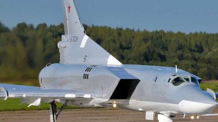 Ракетний удар по Україні готує РФ: стало відомо, куди полетіли російські Ту-22М3