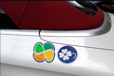 Водії старшого віку зобов’язані використовувати особливий знак: де запровадили правило