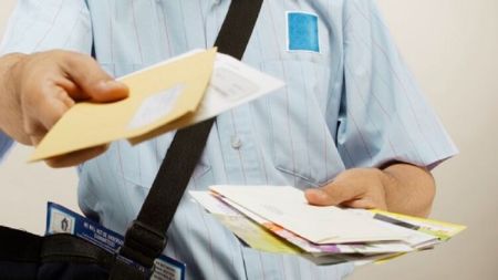 Стосується всіх, хто виїхав до Польщі: чоловіки почали масово отримувати повістки з погрозами