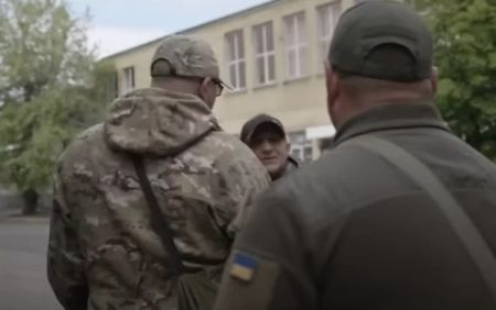 Поки одних “бусифікують”, інші можуть спати спокійно: кого не чіпатиме ТЦК наступні 12 місяців