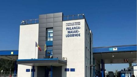 Молдова не пропускає автомобілі з України: у чому причина