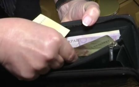 За межею бідності у 2025: грошей не те, що на комуналку, а на продукти не вистачить