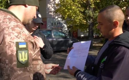 Повістки навіть у гостях: розширені повноваження ТЦК не залишать шансів ухилянтам