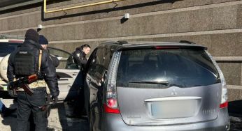 У Києві чоловік влаштував стрілянину через конфлікт на дорозі