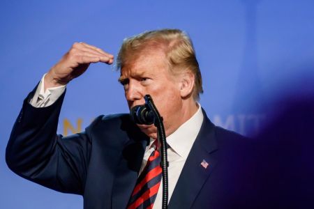 Акції впали, а долар різко виріс: як ринки реагують на нові мита Трампа