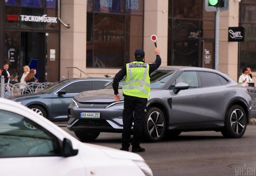 Не уточнив дані в ТЦК: в Україні водія вперше позбавили прав на керування авто