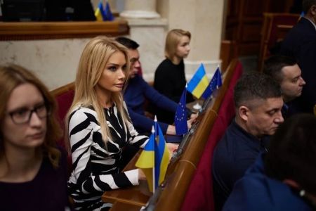 У Раду подано постанову про складання повноважень нардепа Кормишкіної