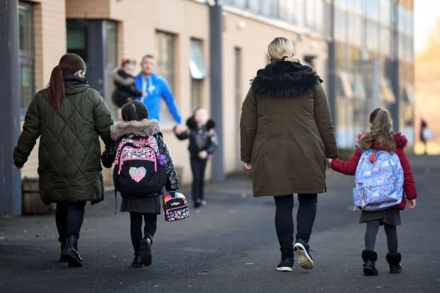 Школи чекають великі зміни: тривожні кнопки, металодетектори та поліцейські