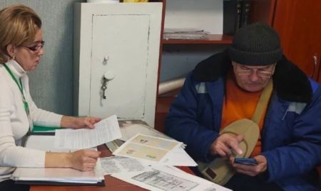 Гроші на пенсії потрібно “витрушувати” з депутатів та прокурорів-“інвалідів”: експерт порадив, де шукати виплати