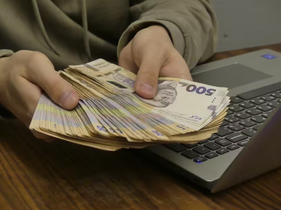 Готівка перетвориться на «пил»: у яких випадках українців штрафуватимуть через гроші