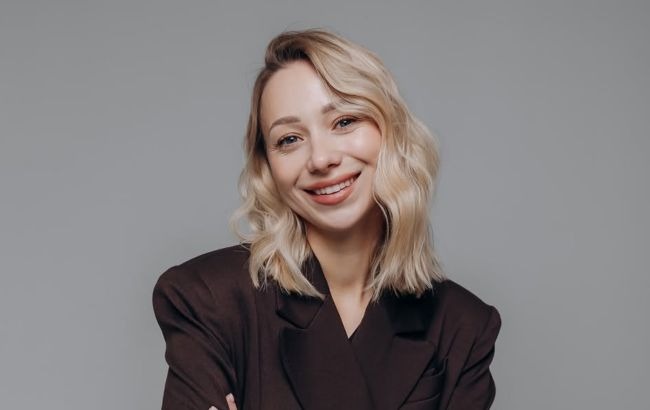 Укорочені джинси – тренд весни 2025: як їх носить дружина Віктора Павліка