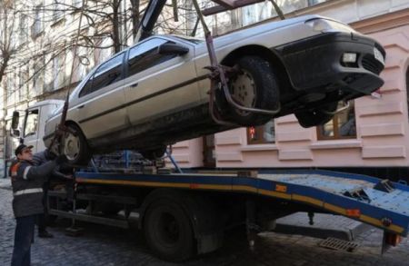 Понад 1000 киян втратять свій автотранспорт: міська влада заявила про евакуацію “занедбаних” автомобілів