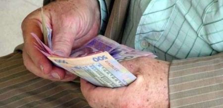 Індексація пенсій у 2025 році: хто отримає доплати лише влітку