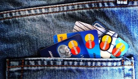 Як відправити гроші за кордон безпечно: що потрібно знати про перекази з картки на карту