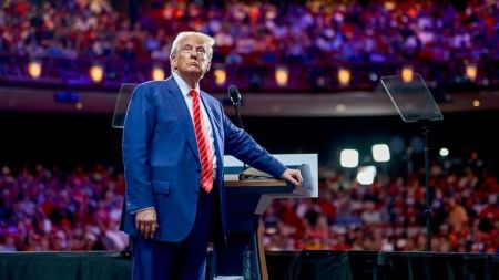 Усунути Путіна чи урізати допомогу Україні. В оточенні Трампа вирішують, як закінчити війну – NBC