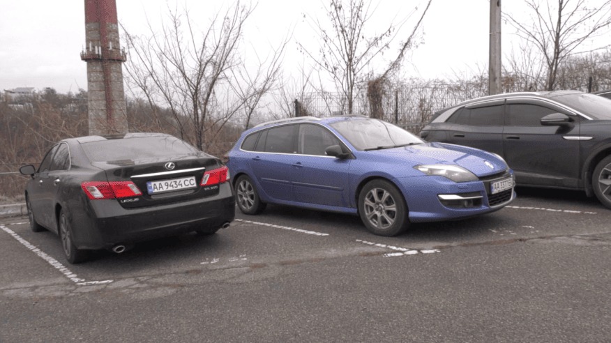 Елітні авто за “копійки”: як нардепи та митники купують Lexus та Volkswagen від 5 тис. грн
