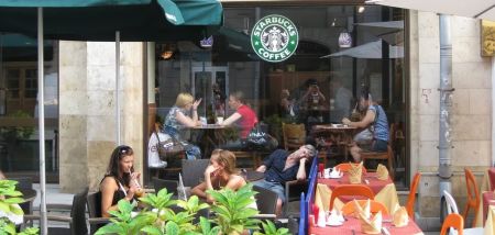 Житель Каліфорнії відсудив у Starbucks 50 мільйонів доларів через опіки від чаю