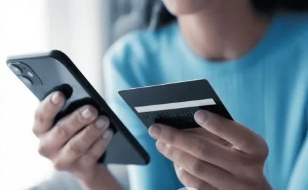 Карткові перекази: банки ще більше закручують гайки українцям і готують нові ліміти