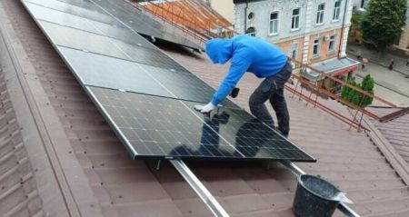 Безкоштовне світло на 10 років: українцям встановлять сонячні панелі на шару – хто і як може отримати