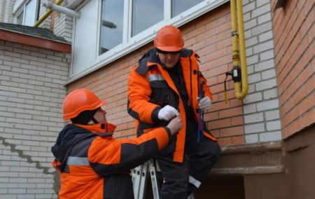 Газовики почали відрізати в людей газ та штрафувати на десятки тисяч: за що карають