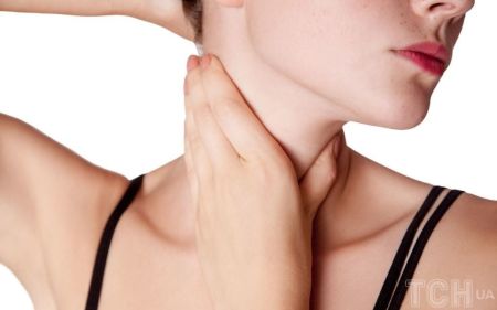 Що робити, коли постійно болить шия: корисні вправи від реабілітолога