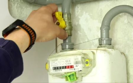 Лічильники крутять, а тепла нема: українці скаржаться на послуги “Нафтогазу”