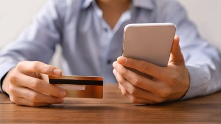 В Україні можуть посилити вимоги до банків при переказі грошей: що зміниться