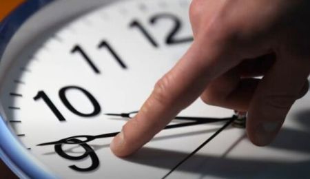 Київський час замість літнього: що зміниться навесні, якщо закон не підпише Зеленський
