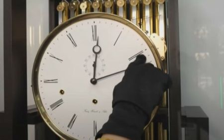 Перехід із зимового на літній час в Україні: чи будемо переводити годинники у 2025 році