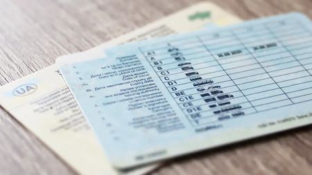 Вікові заборони для водіїв: кому не видадуть права в Україні