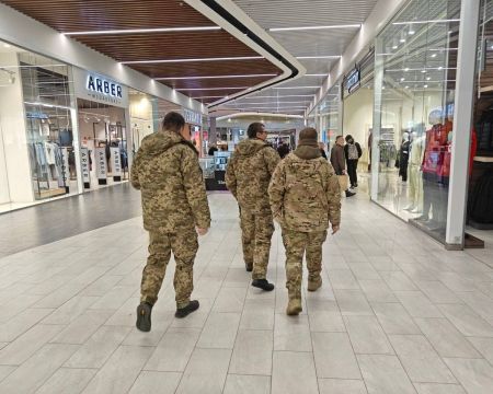 Рада потурбувалася про тих, хто виїхав: тепер українці за кордоном отримуватимуть штрафи від ТЦК