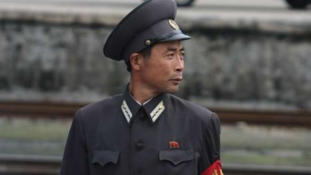 Спецслужби Кім Чен Ина ходять від будинку до будинку та перевіряють телевізори