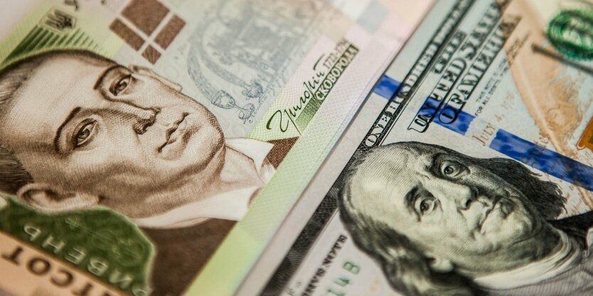 Українці різко втратили інтерес до долара: що насправді відбувається з валютним ринком