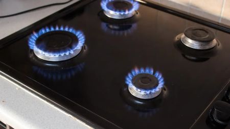 Тарифи на газ: хто з українців платитиме більше вже з 1 травня