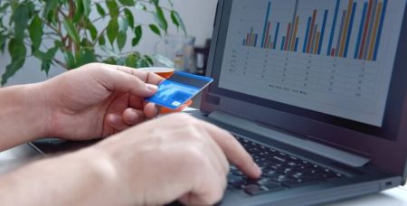 З першої гривні доходу: українцям готують податковий закон для онлайн-продавців