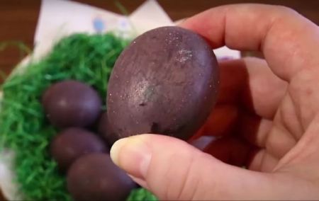 Секрет блискучих крашанок: бабусин спосіб, який здивує всю родину